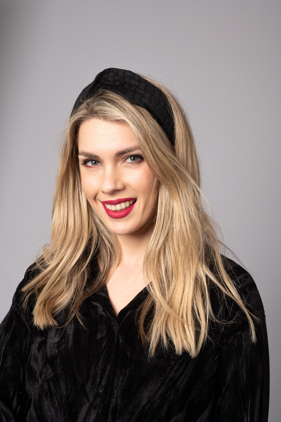 Γυναικεία στέκα μαύρη